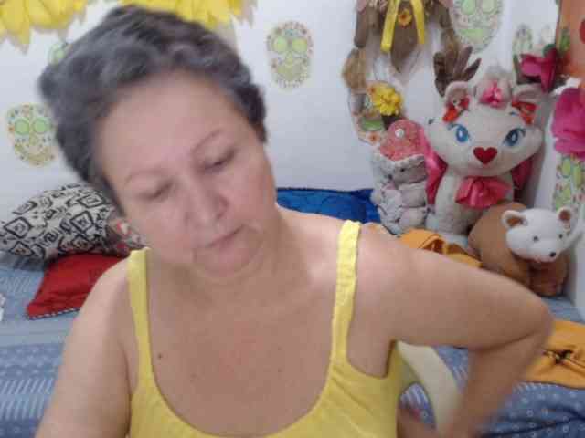 LADYQUEEN520 webcam