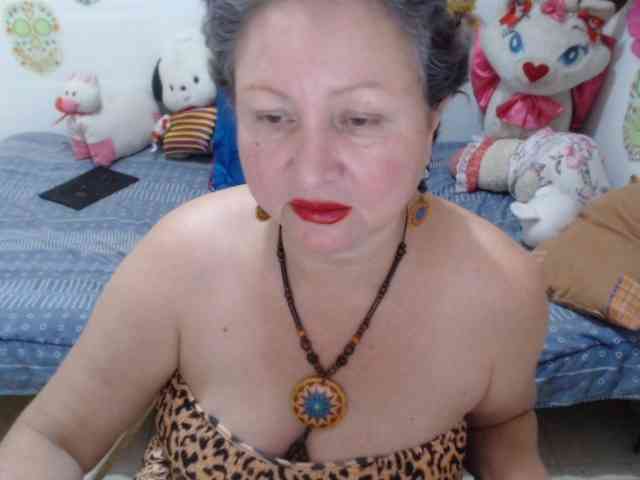 LADYQUEEN520 webcam