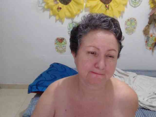 LADYQUEEN520 webcam