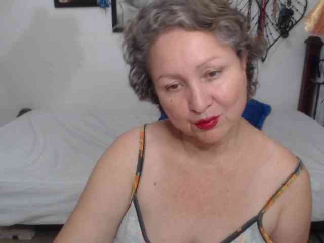 LADYQUEEN520 webcam