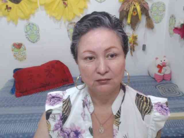 LADYQUEEN520 webcam