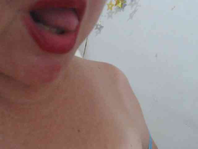 LADYQUEEN520 webcam
