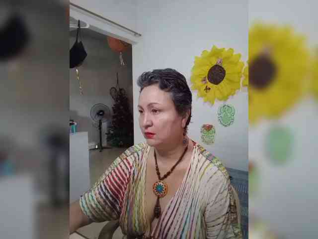 LADYQUEEN520 webcam