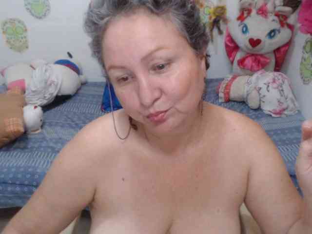 LADYQUEEN520 webcam