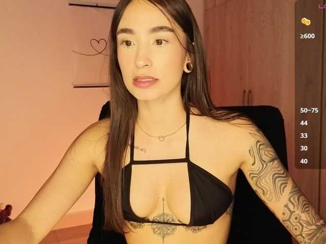 MiilyWatson's BongaCams show and profile