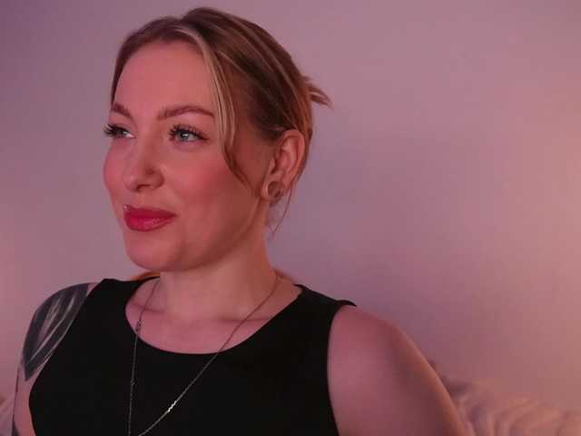 TouchMyAss's BongaCams show and profile