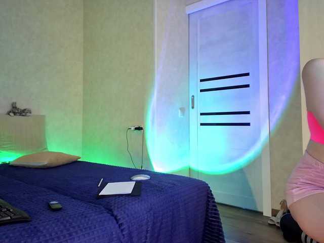 Rosea's BongaCams show and profile