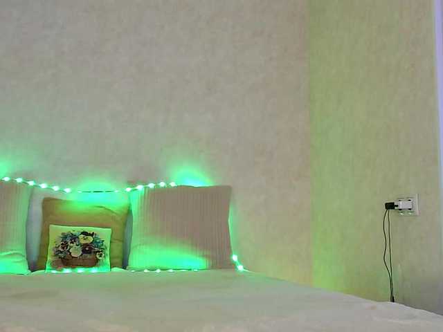 Rosea's BongaCams show and profile