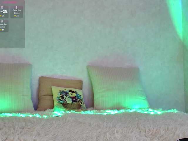 Rosea's BongaCams show and profile