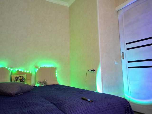 Rosea's BongaCams show and profile