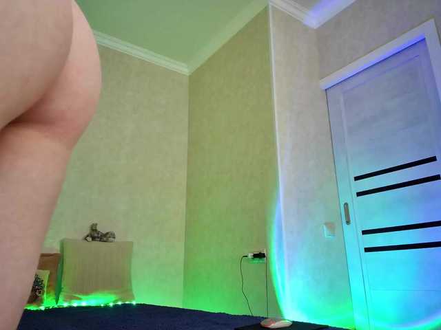 Rosea's BongaCams show and profile