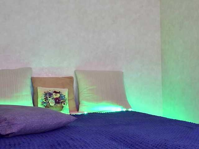 Rosea's BongaCams show and profile