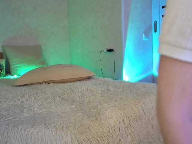 Rosea's BongaCams show and profile