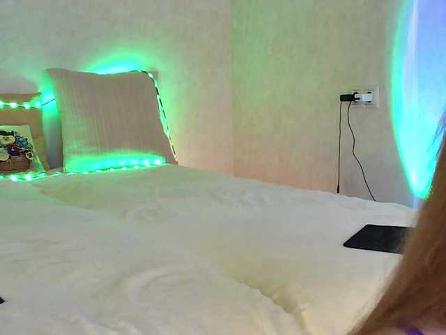 Rosea's BongaCams show and profile