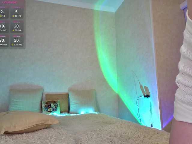 Rosea's BongaCams show and profile