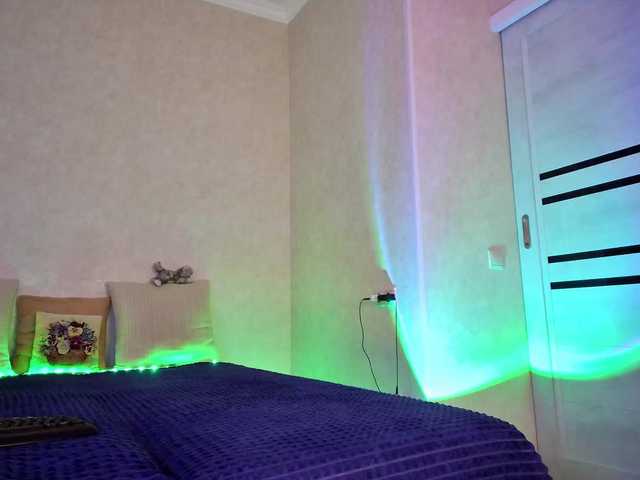 Rosea's BongaCams show and profile