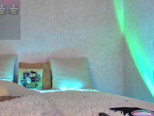 Rosea's BongaCams show and profile