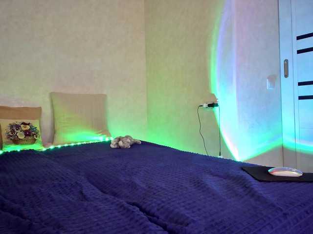 Rosea's BongaCams show and profile