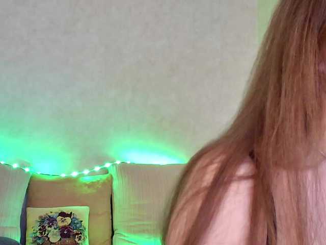 Rosea's BongaCams show and profile