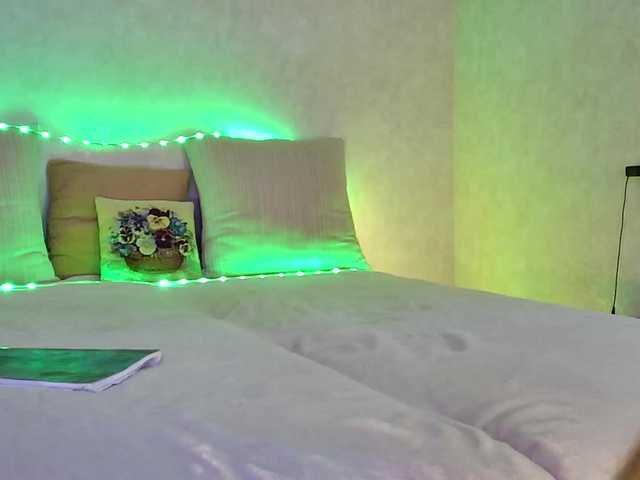 Rosea's BongaCams show and profile