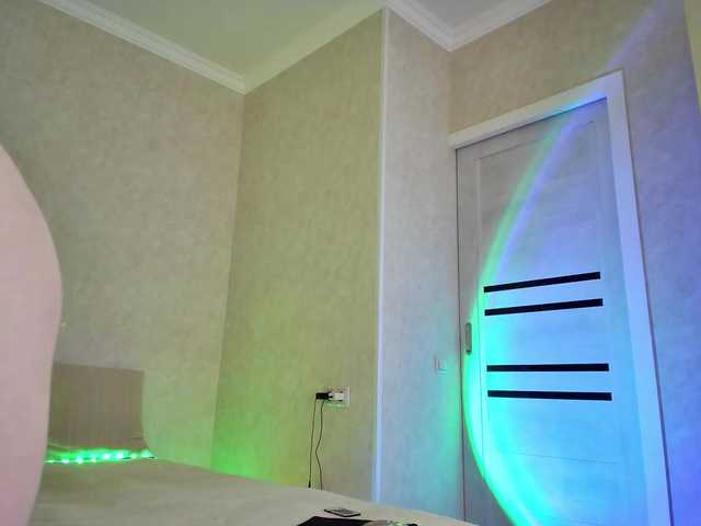 Rosea's BongaCams show and profile