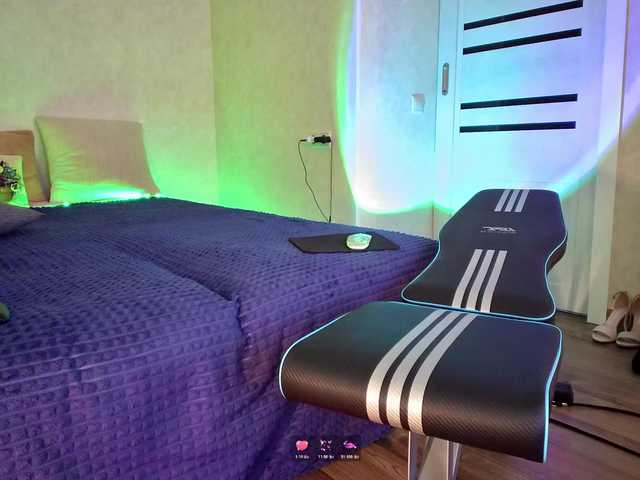 Rosea's BongaCams show and profile