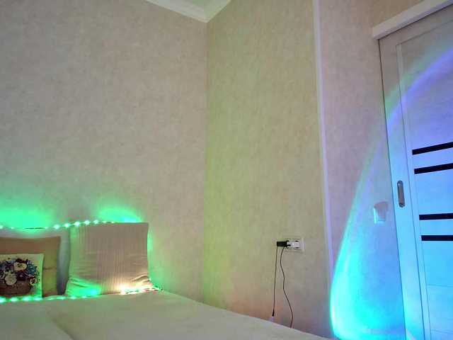 Rosea's BongaCams show and profile