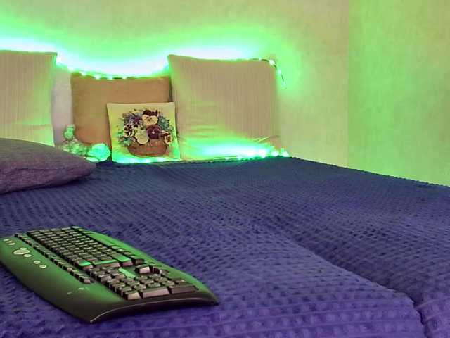 Rosea's BongaCams show and profile