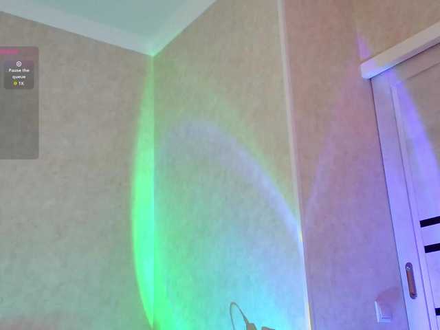 Rosea's BongaCams show and profile