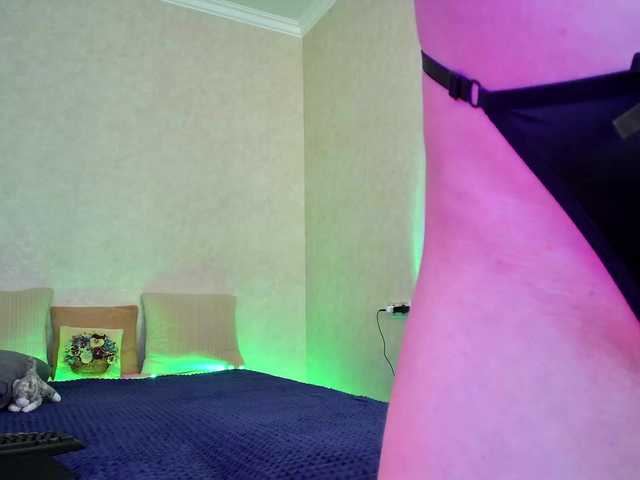 Rosea's BongaCams show and profile