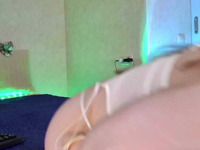 Rosea's BongaCams show and profile