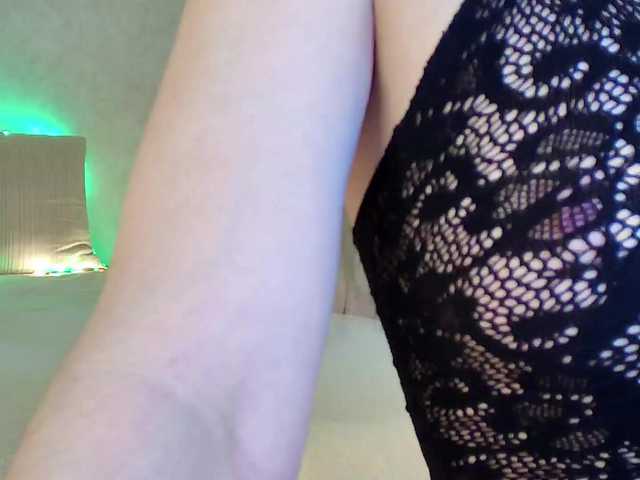 Rosea's BongaCams show and profile