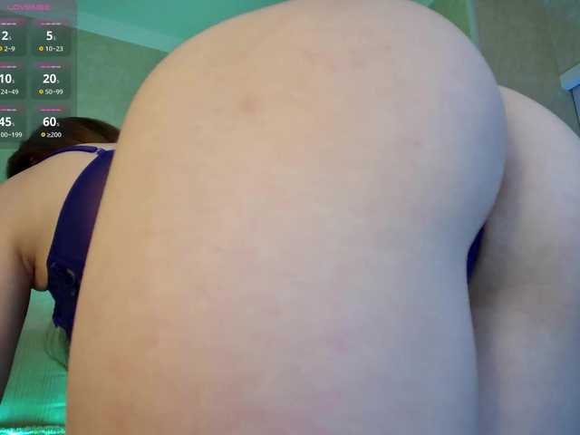 Rosea's BongaCams show and profile