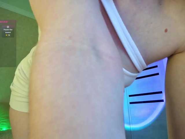 Rosea's BongaCams show and profile