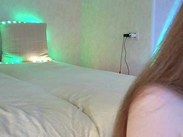 Rosea's BongaCams show and profile