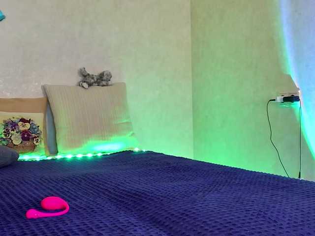 Rosea's BongaCams show and profile