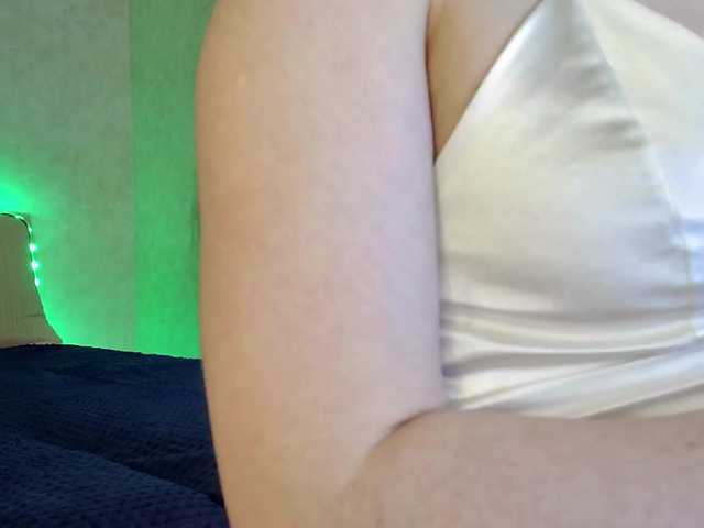 Rosea's BongaCams show and profile