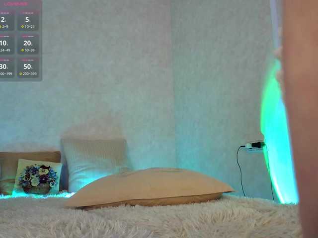 Rosea's BongaCams show and profile