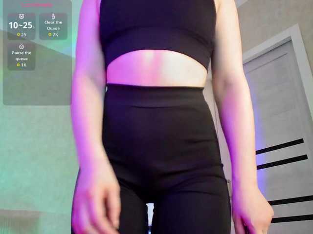 Rosea's BongaCams show and profile