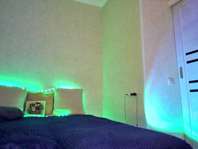 Rosea's BongaCams show and profile