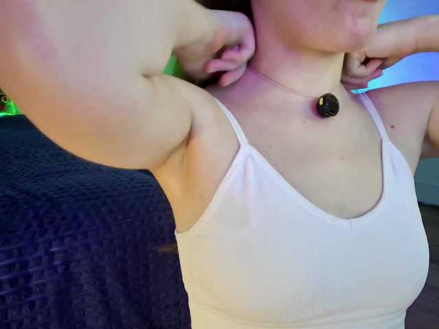 Rosea's BongaCams show and profile