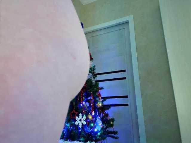 Rosea's BongaCams show and profile