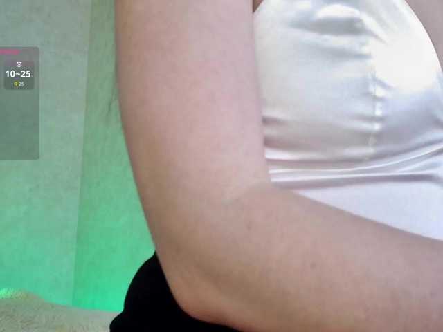 Rosea's BongaCams show and profile