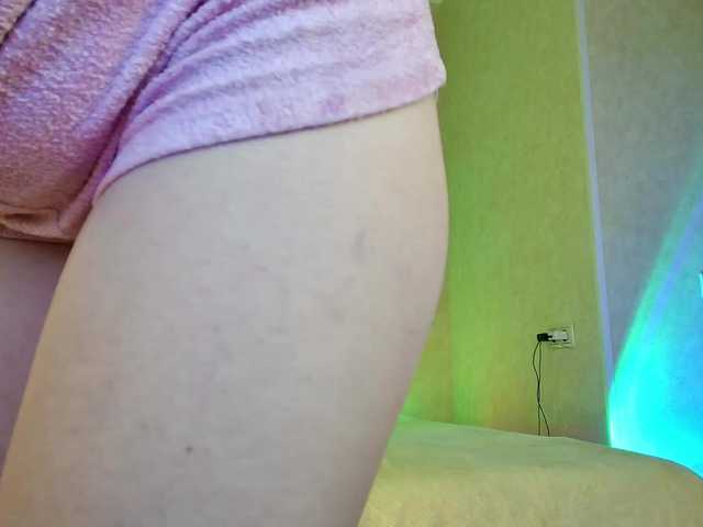 Rosea's BongaCams show and profile