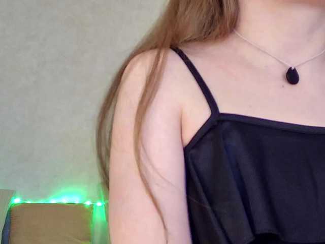 Rosea's BongaCams show and profile