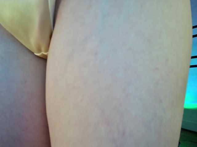 Rosea's BongaCams show and profile