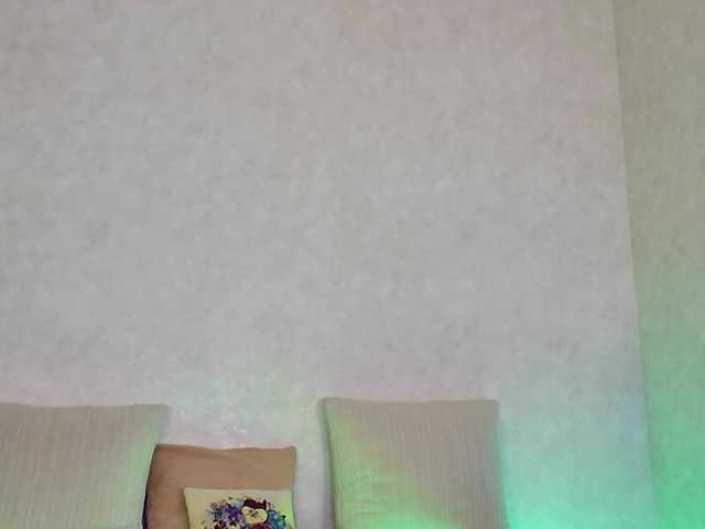 Rosea's BongaCams show and profile