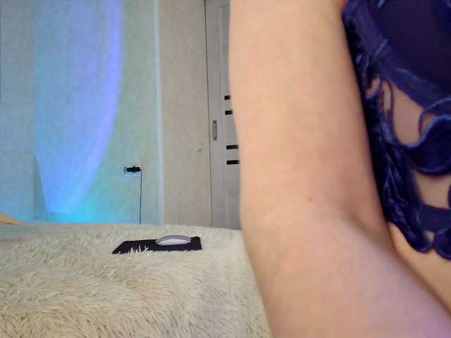 Rosea's BongaCams show and profile