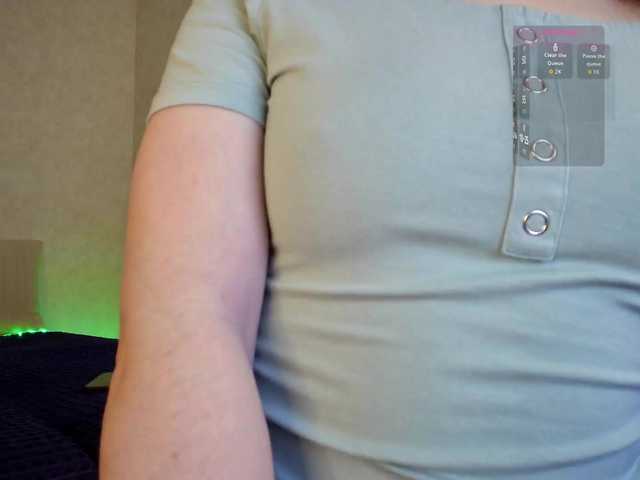 Rosea's BongaCams show and profile