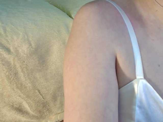 Rosea's BongaCams show and profile